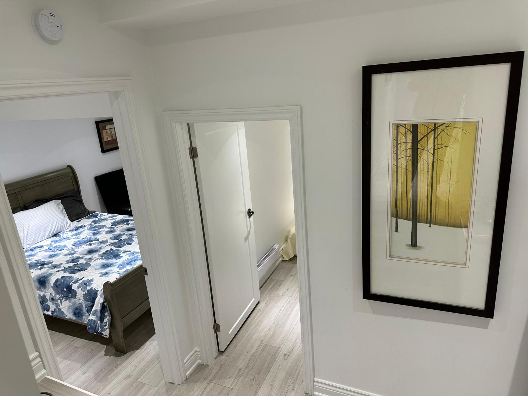 Double Bedroom On Up Or 3 Bedrooms In Basement Near Eglinton Subway Station Τορόντο Εξωτερικό φωτογραφία