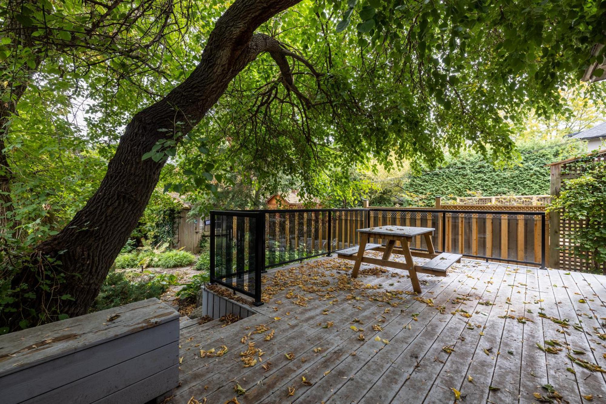 Double Bedroom On Up Or 3 Bedrooms In Basement Near Eglinton Subway Station Τορόντο Εξωτερικό φωτογραφία